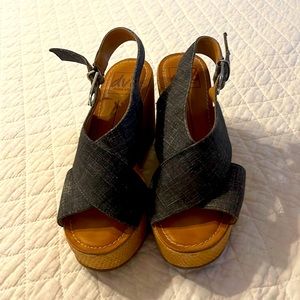 dv8 Dilce Vita denim blue wedges